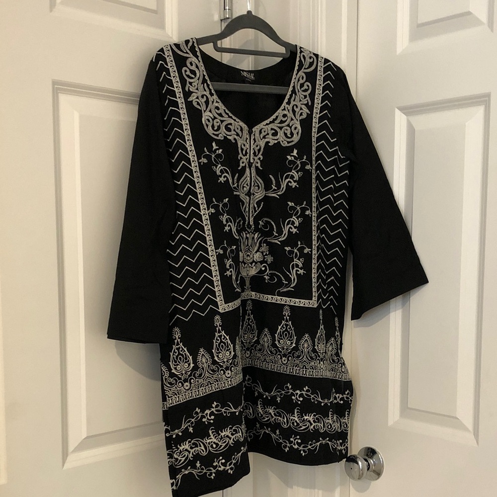 Black and White Embroidered Kurta with farshi shalwar - Ayesha somaya 2025 Dec - Picture 2 of 3